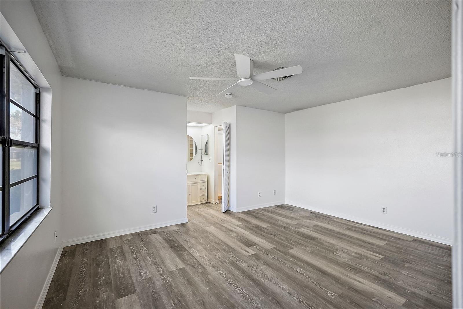 LAKES UNIT II PH I SEC II THE - Residential