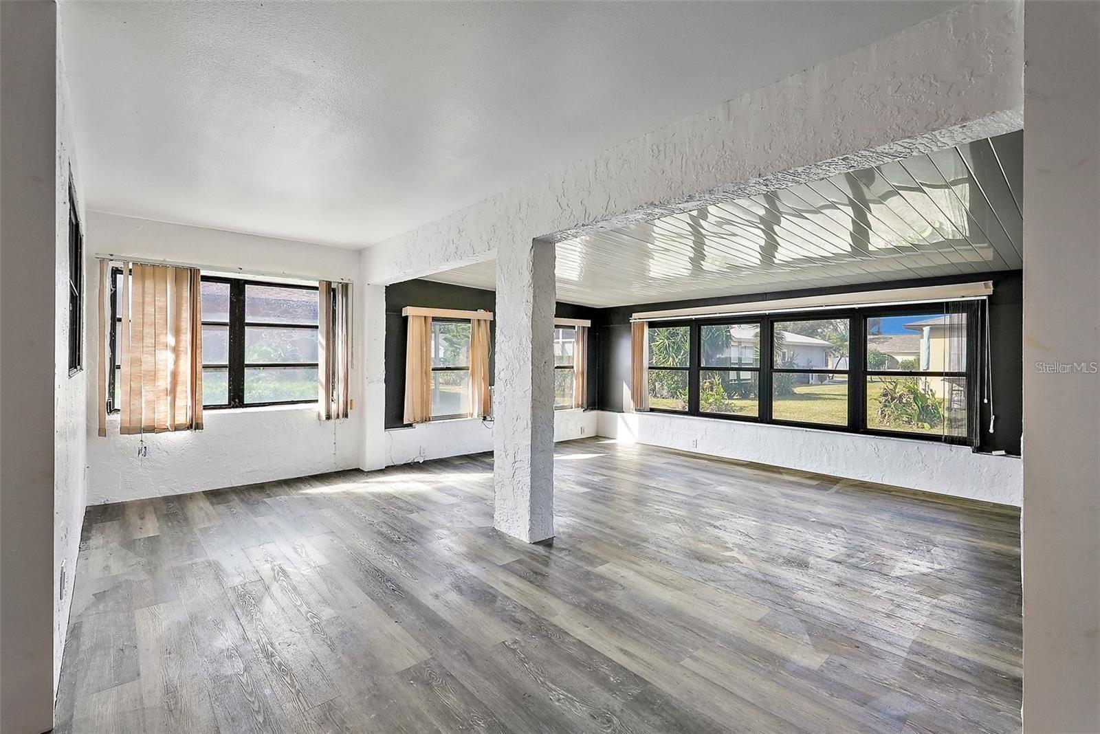 LAKES UNIT II PH I SEC II THE - Residential