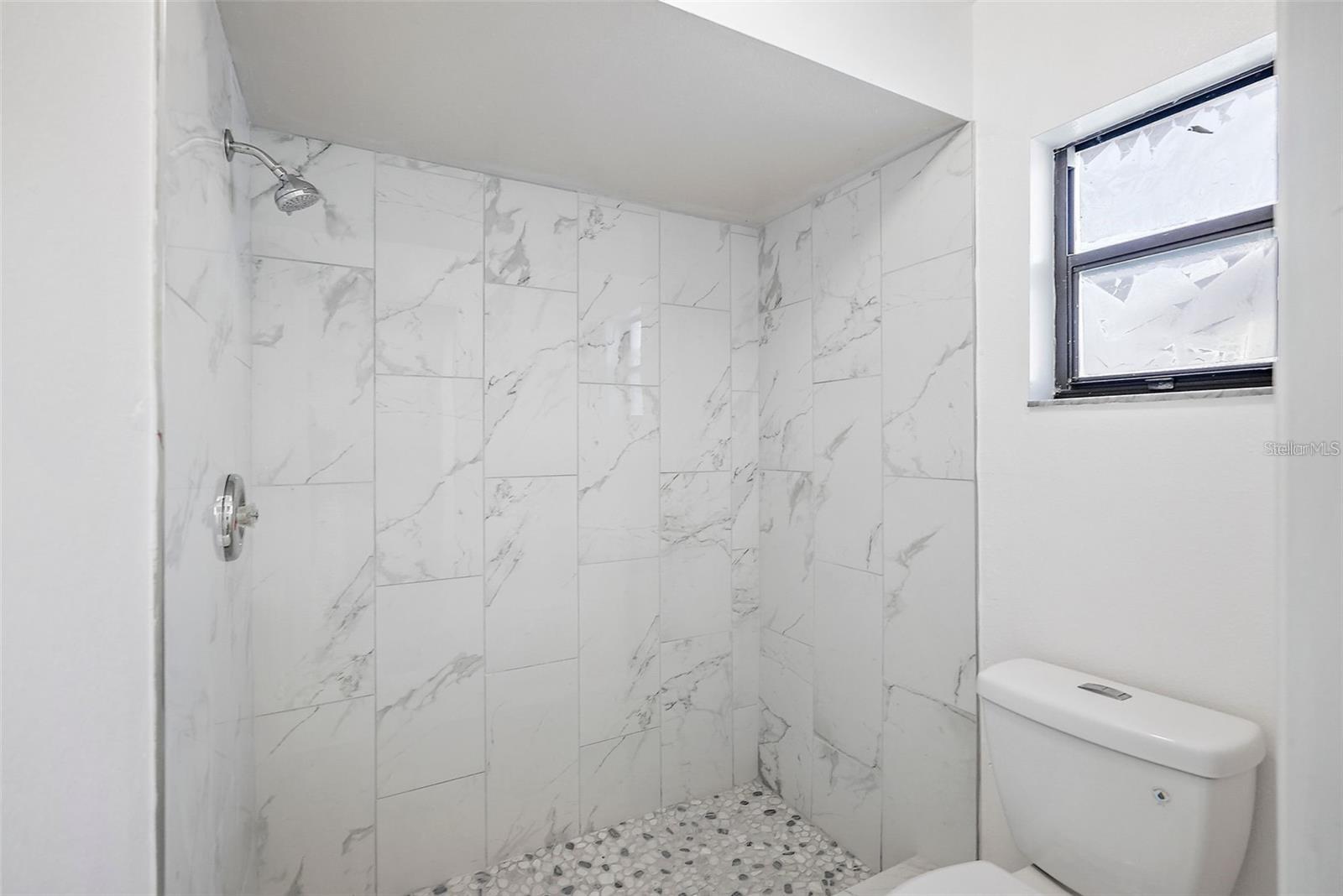 LAKES UNIT II PH I SEC II THE - Residential