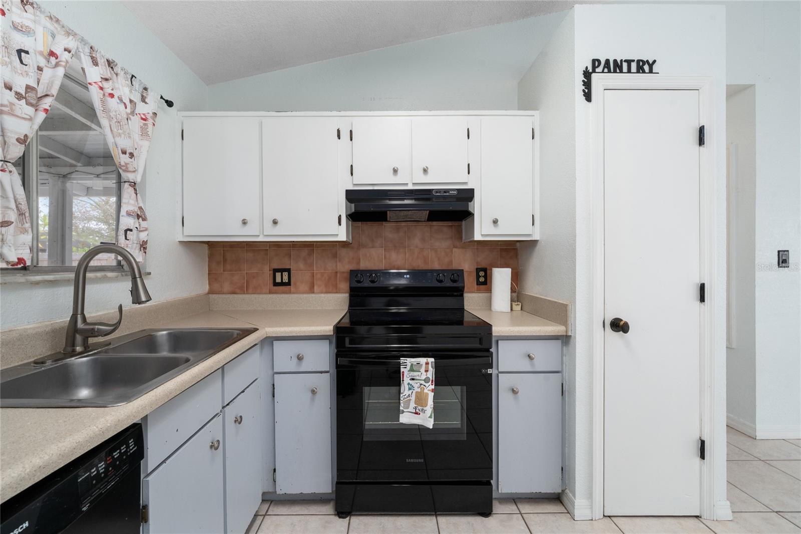 SUMMERSET - Residential Lease