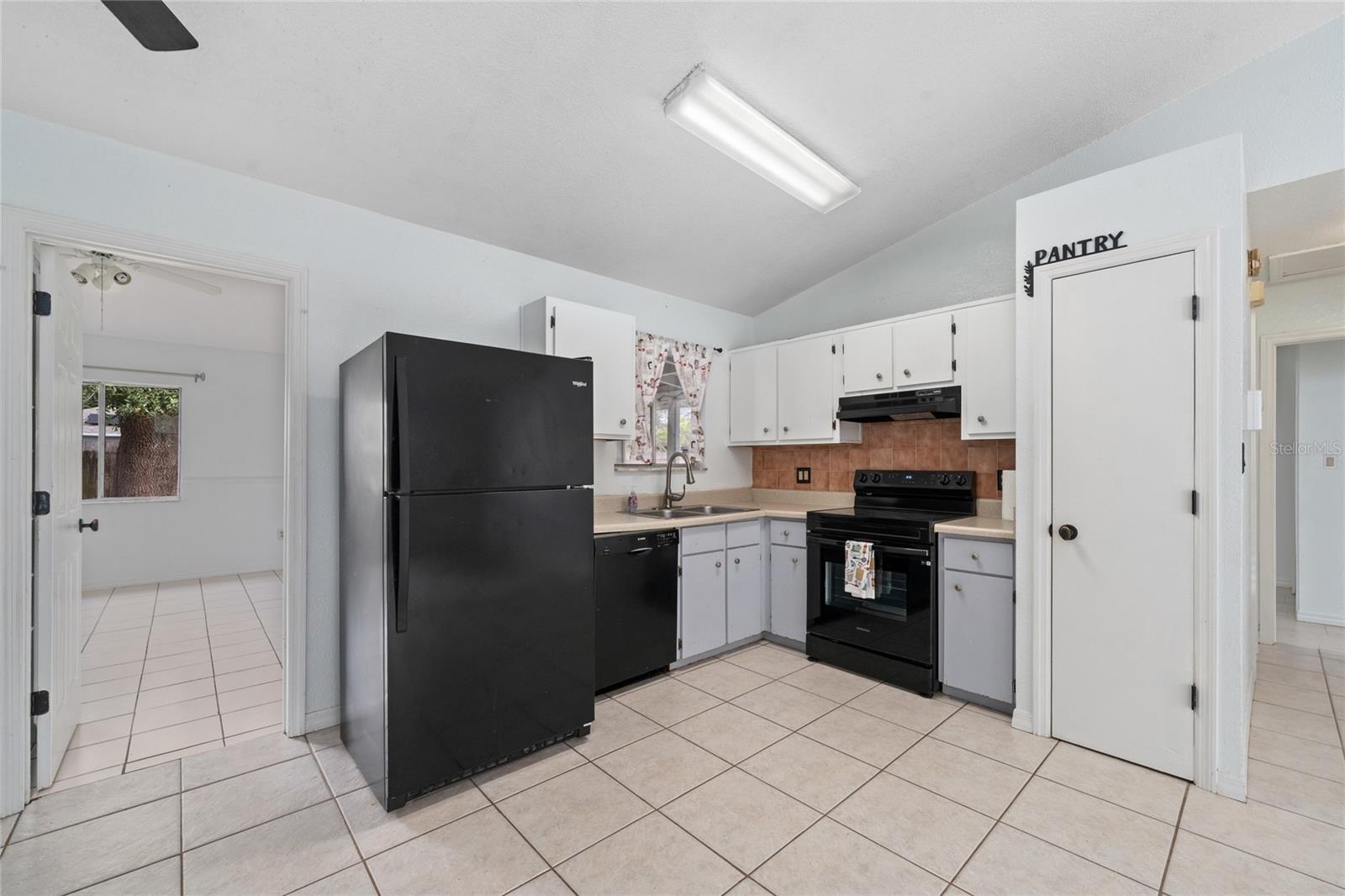 SUMMERSET - Residential Lease