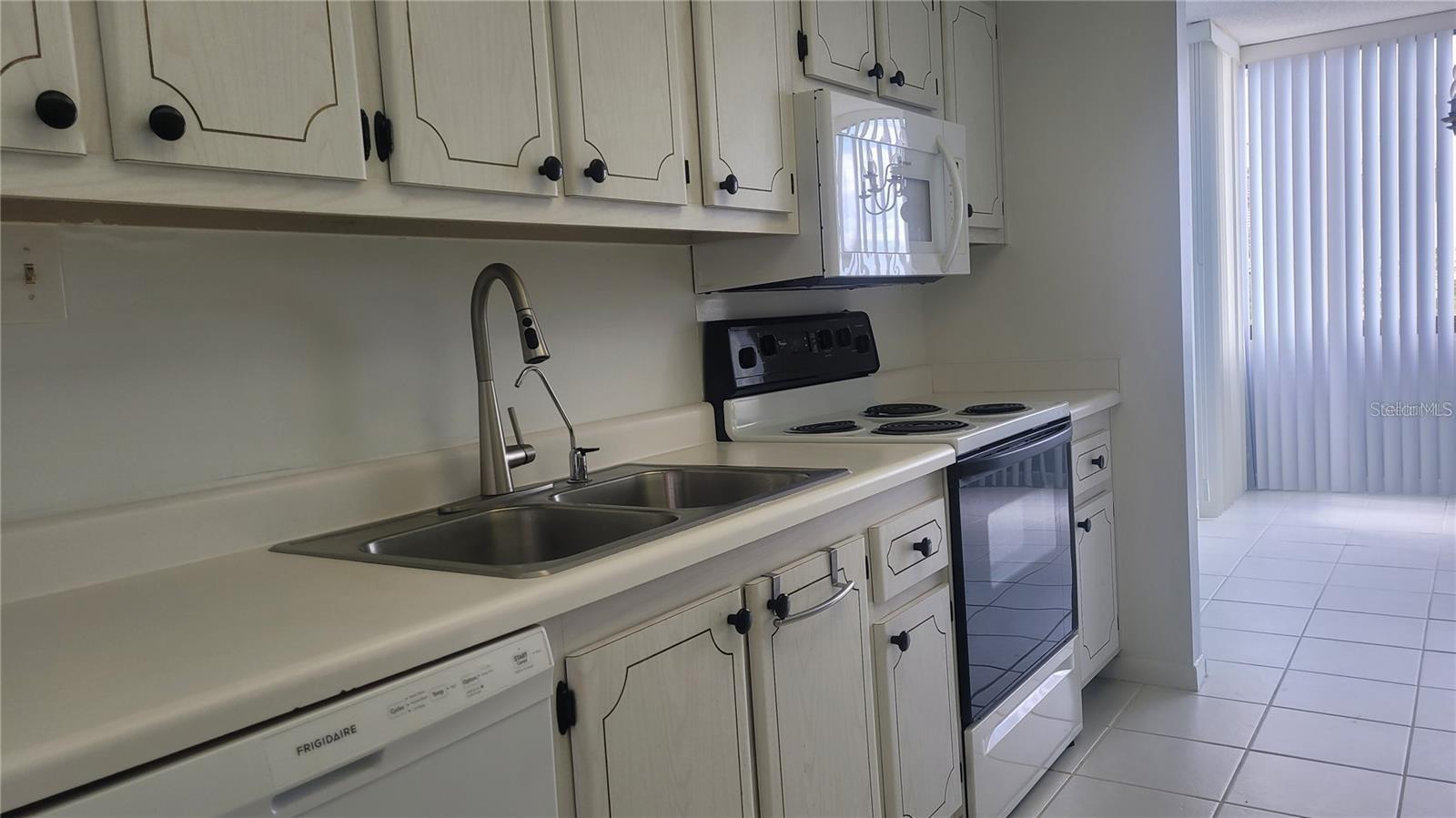 DIAMOND ISLE CONDO - Residential Lease