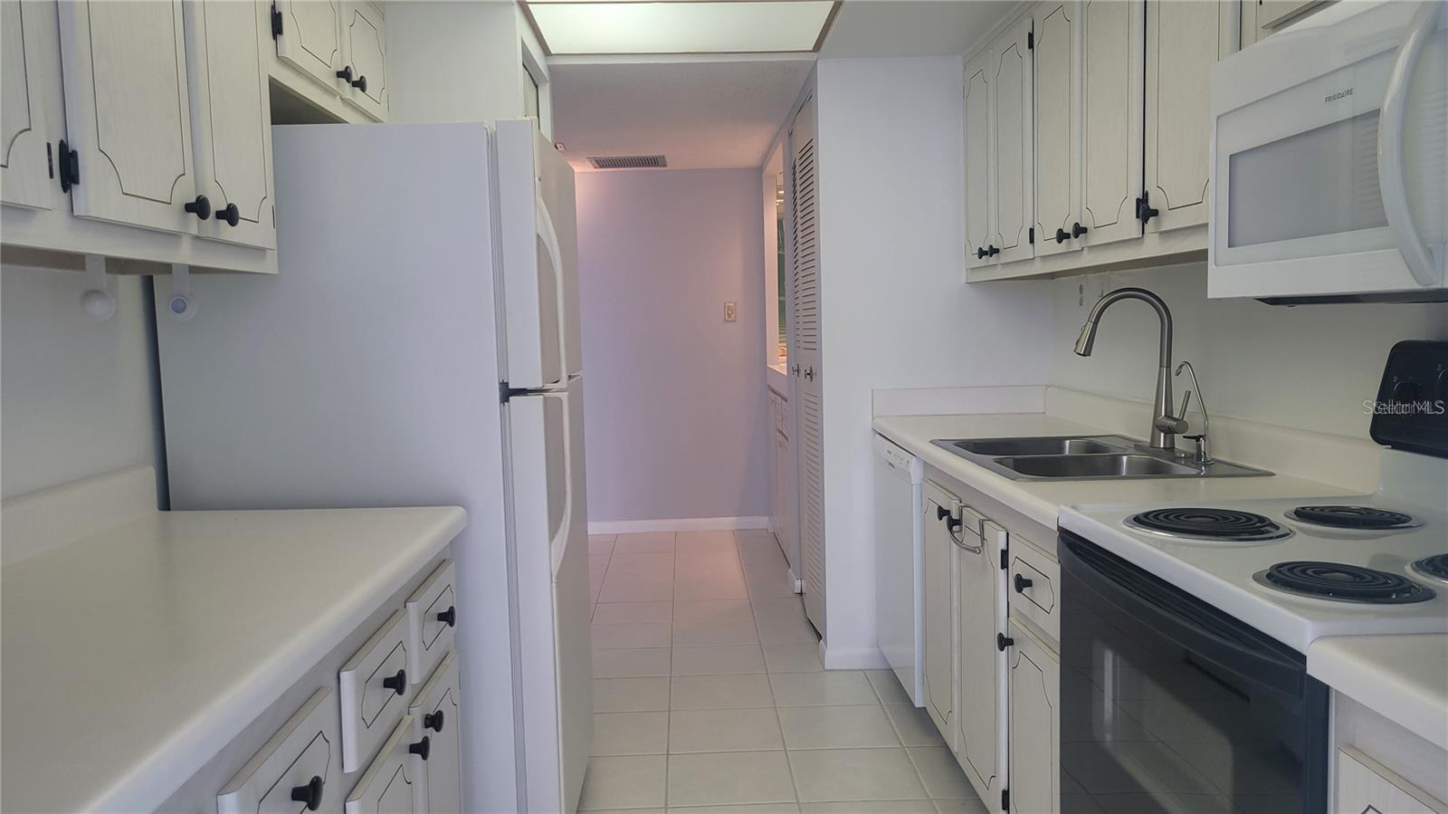 DIAMOND ISLE CONDO - Residential Lease