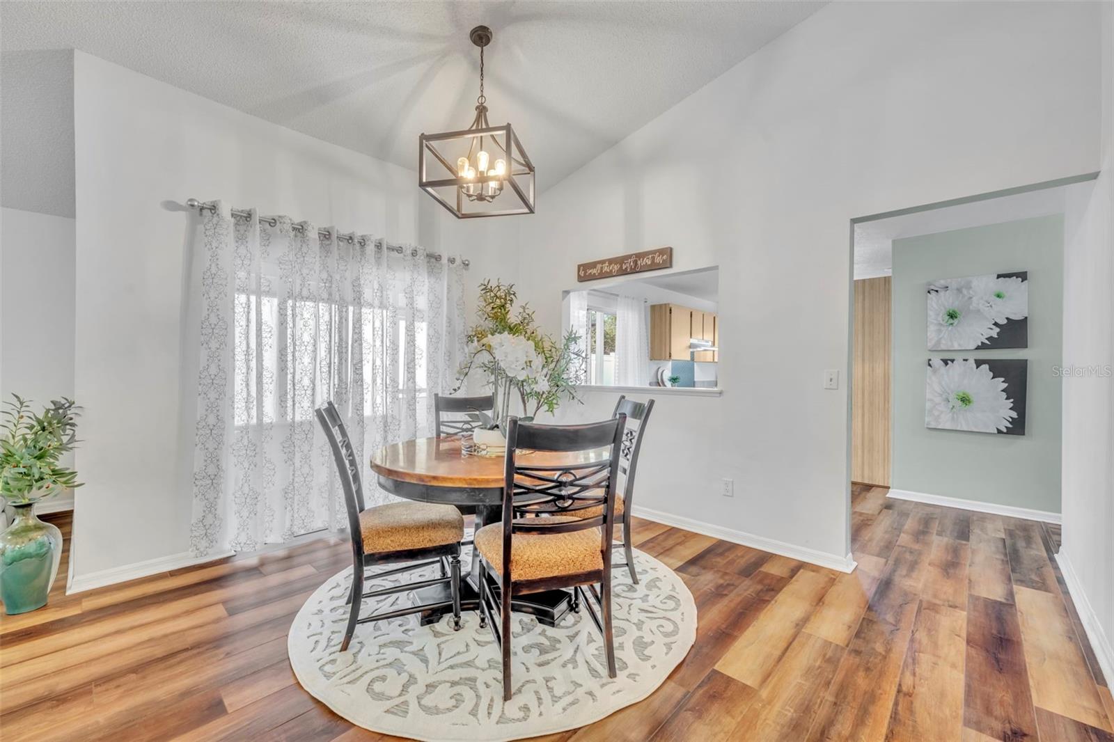 COUNTRY LANE - Residential