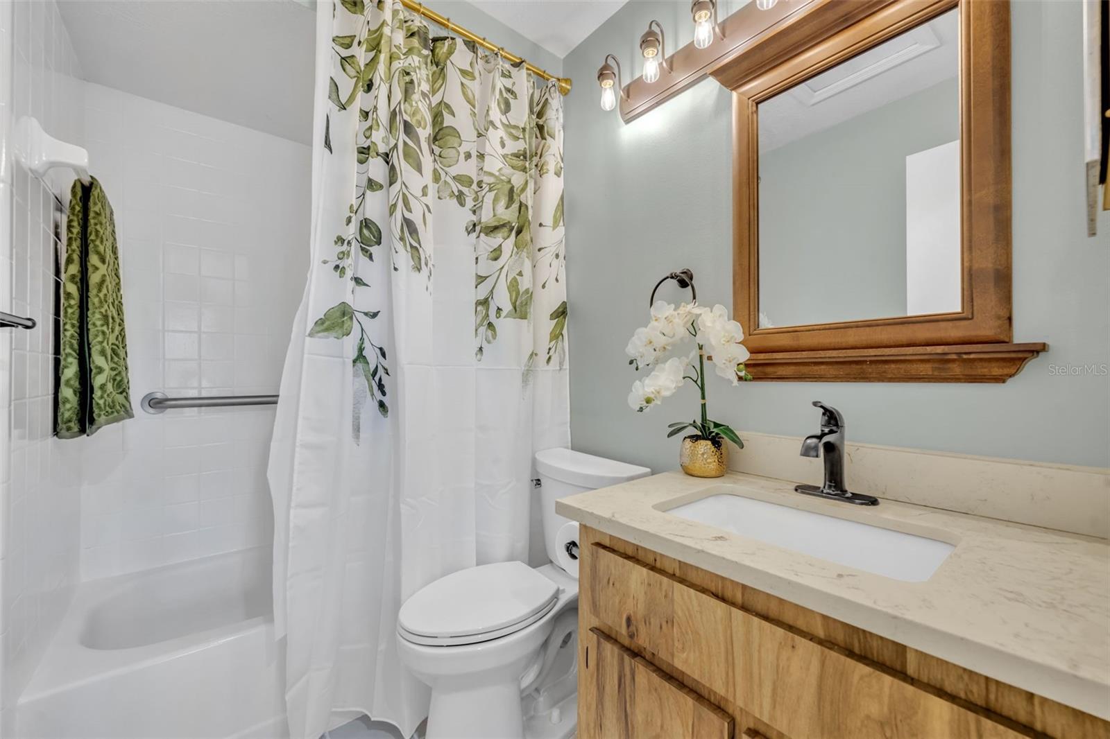 COUNTRY LANE - Residential