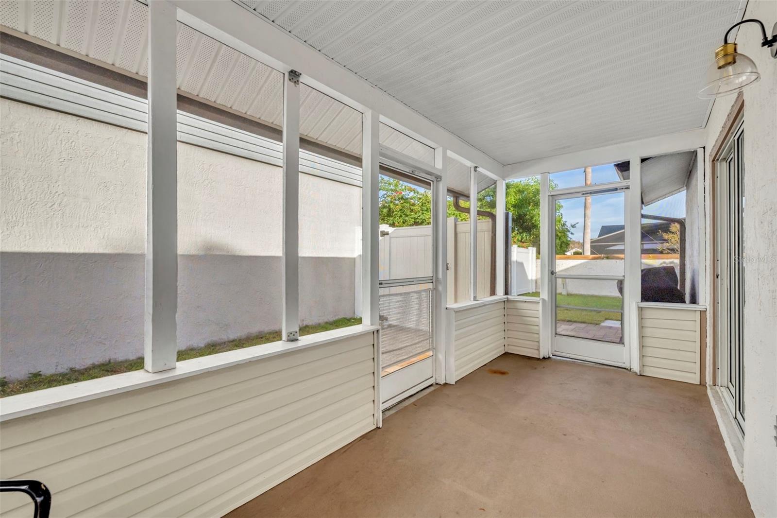 COUNTRY LANE - Residential