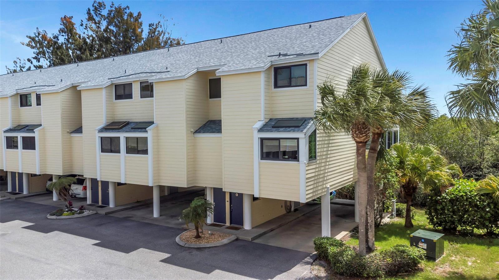 ISLAND CLUB OF TARPON - Residential