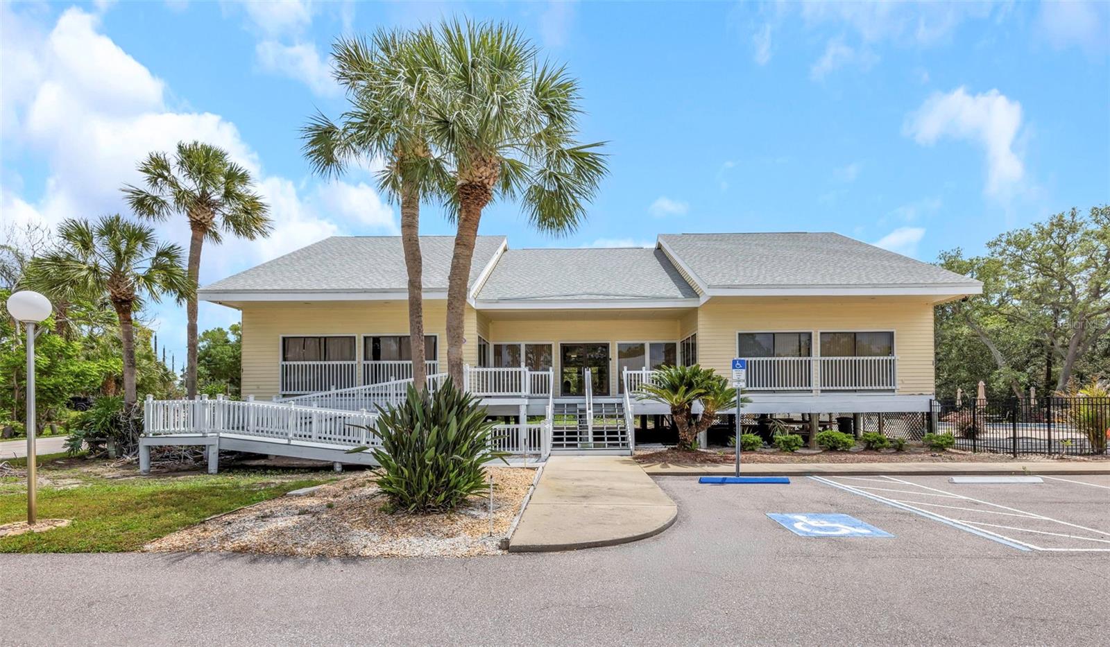 ISLAND CLUB OF TARPON - Residential