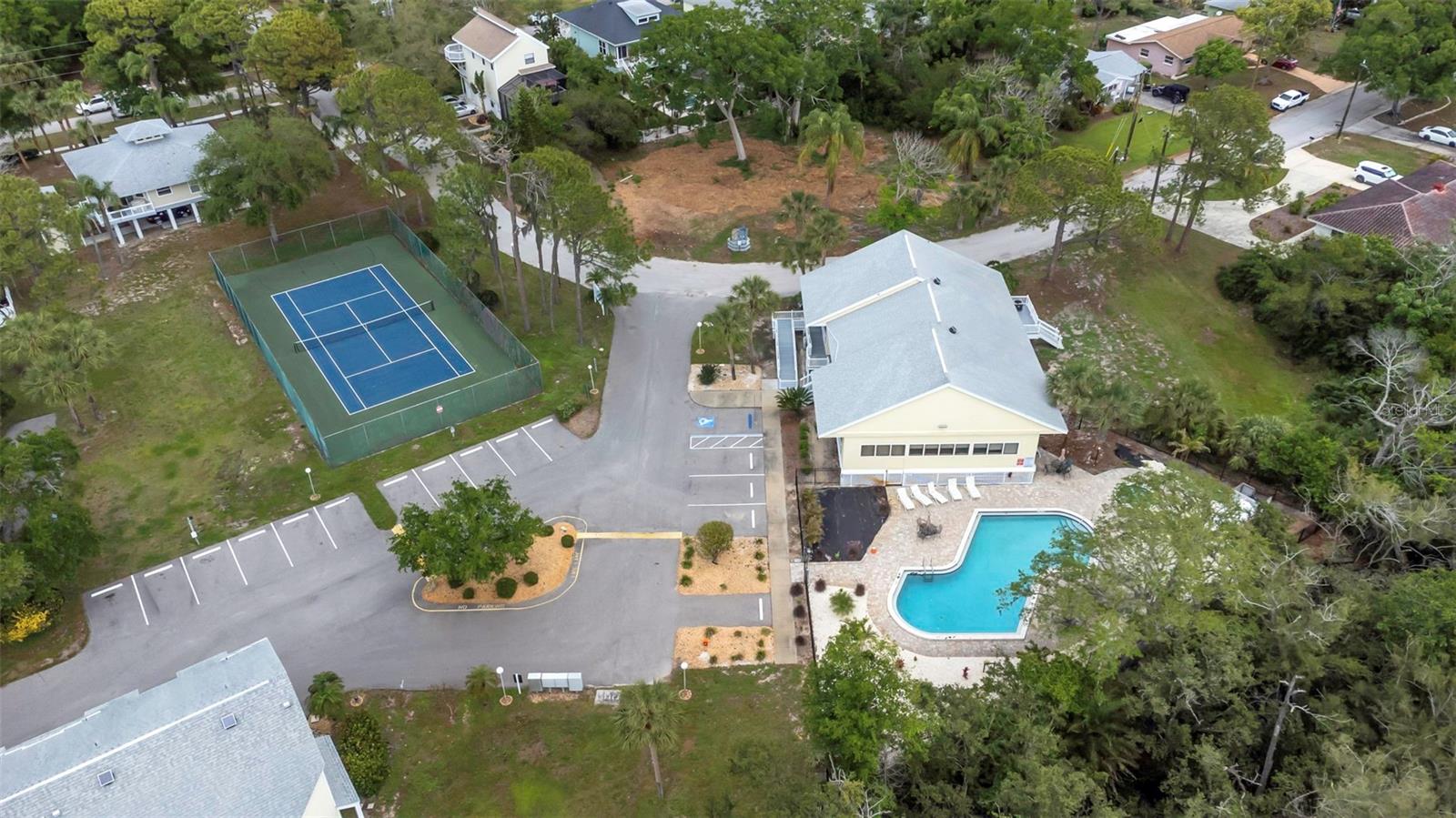 ISLAND CLUB OF TARPON - Residential