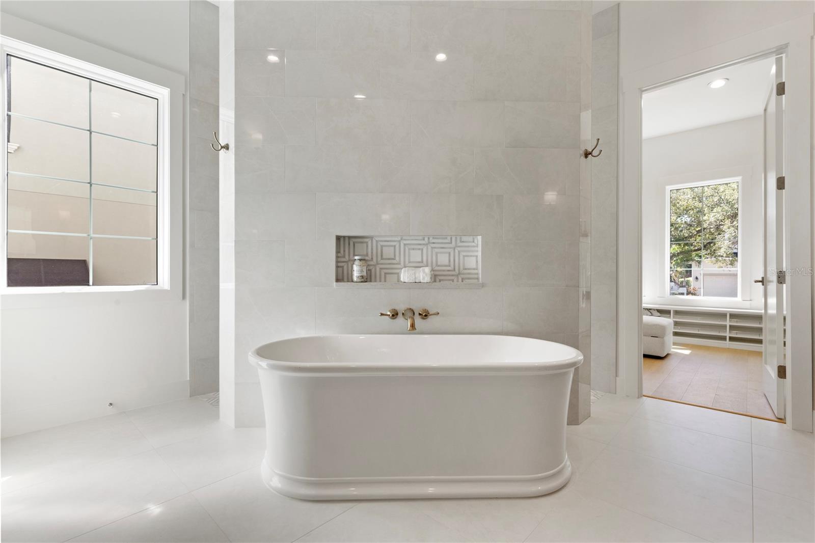 MARYLAND MANOR 2ND UNIT - Residential