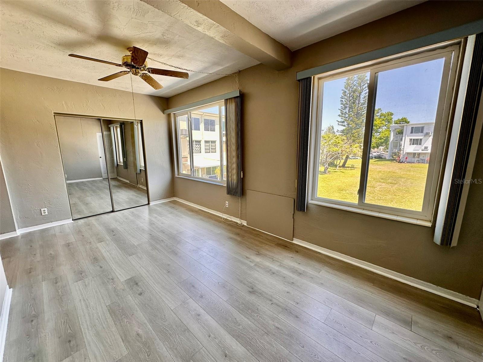 ON TOP OF THE WORLD - Residential