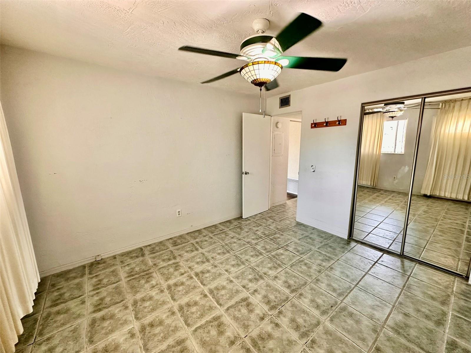 ON TOP OF THE WORLD - Residential