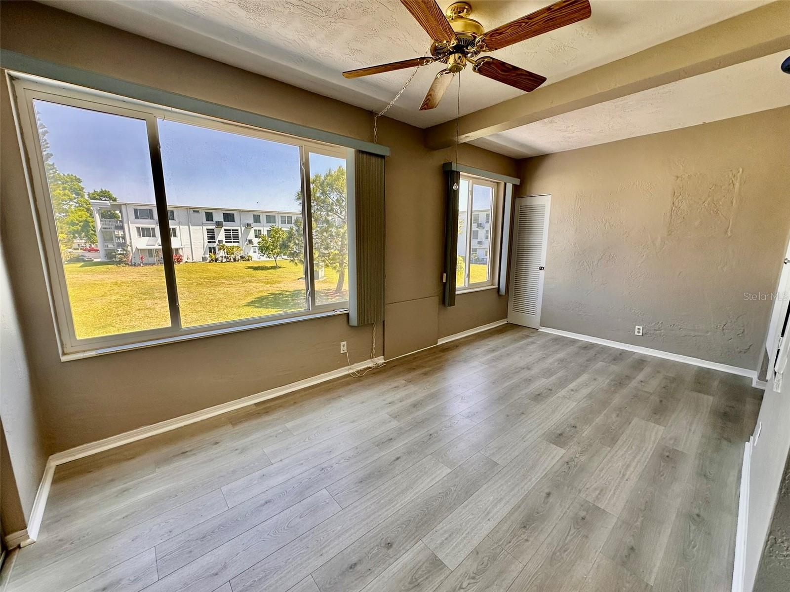 ON TOP OF THE WORLD - Residential