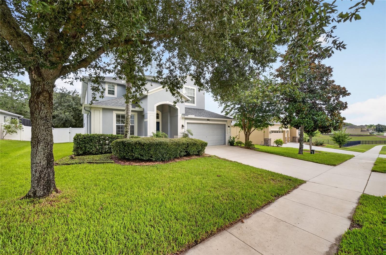 5202 ROYCE DRIVE