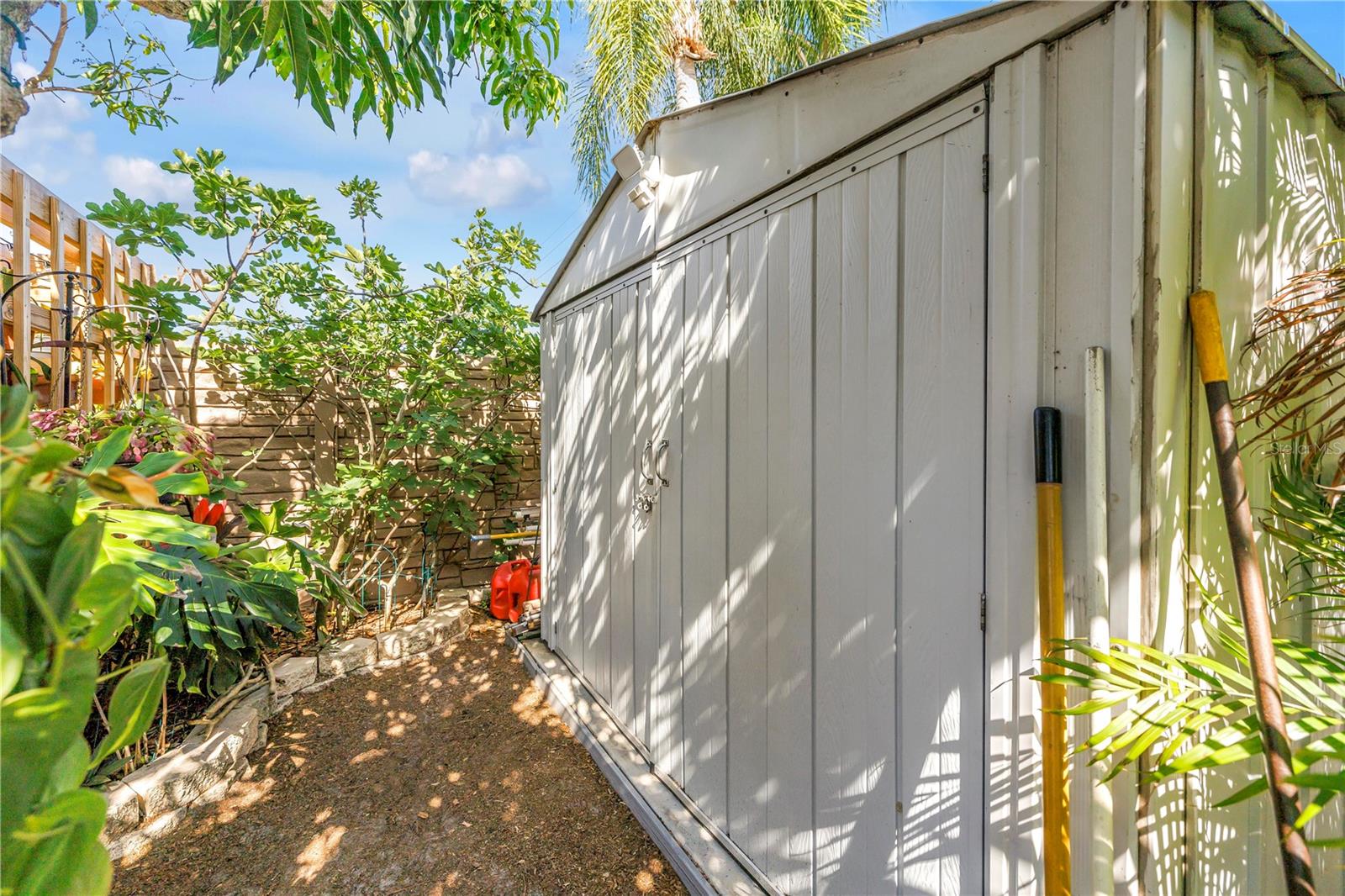 IMPERIAL POINT - Residential