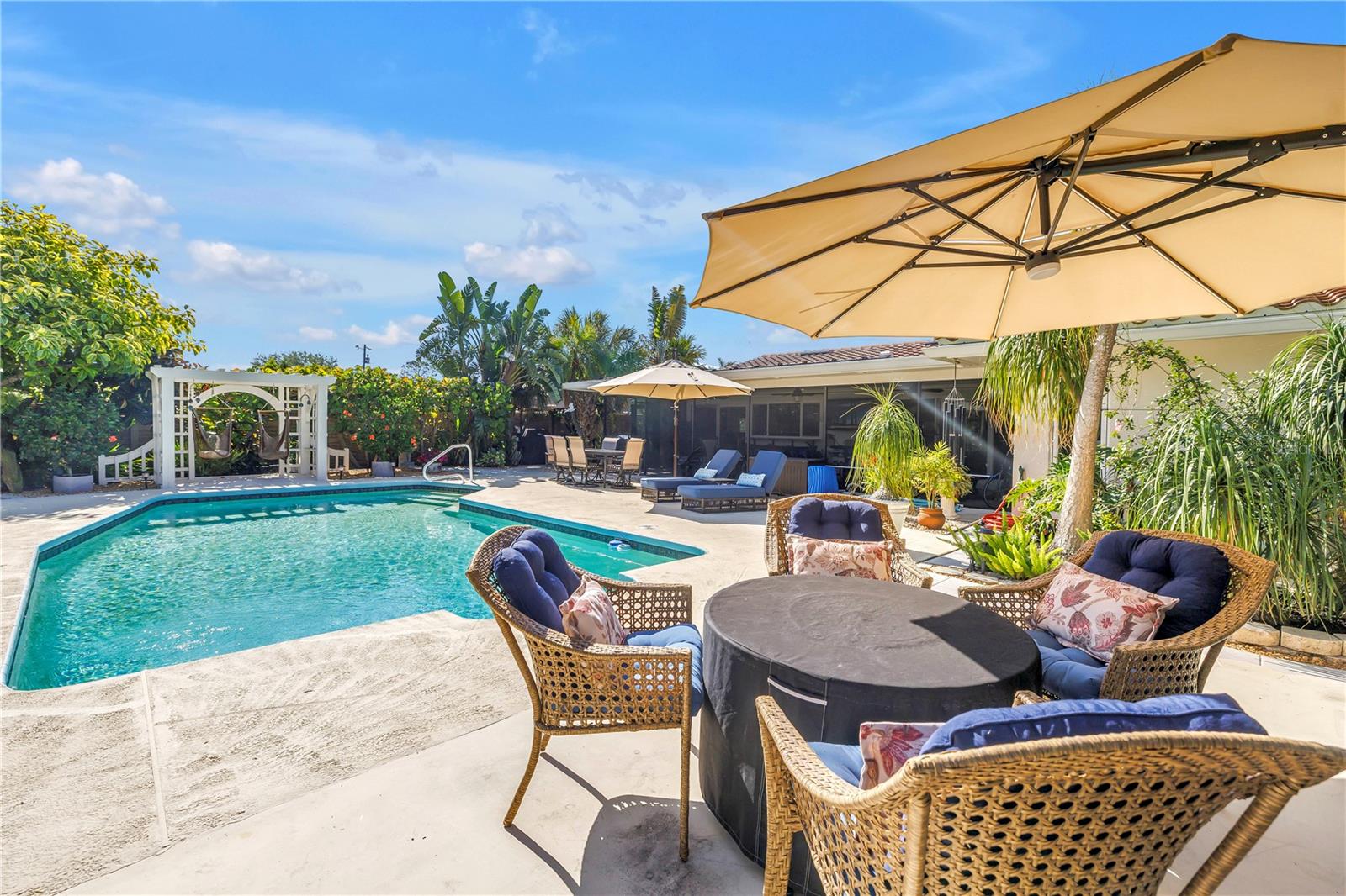 IMPERIAL POINT - Residential