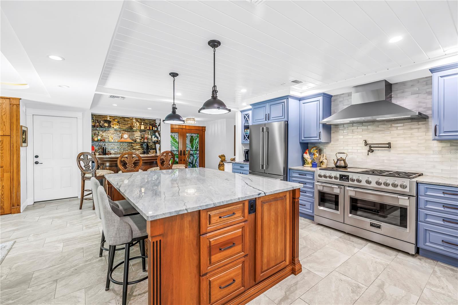 IMPERIAL POINT - Residential