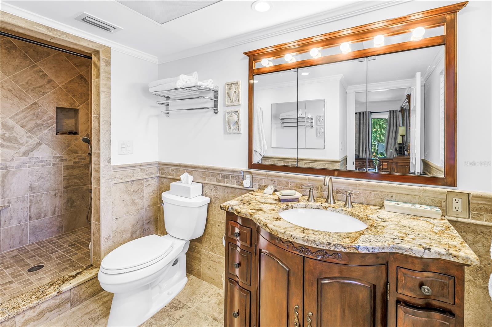 IMPERIAL POINT - Residential