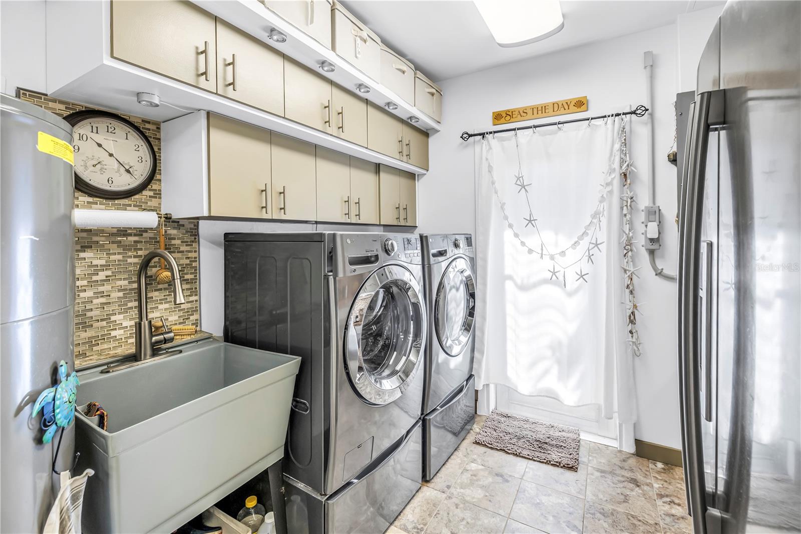 IMPERIAL POINT - Residential