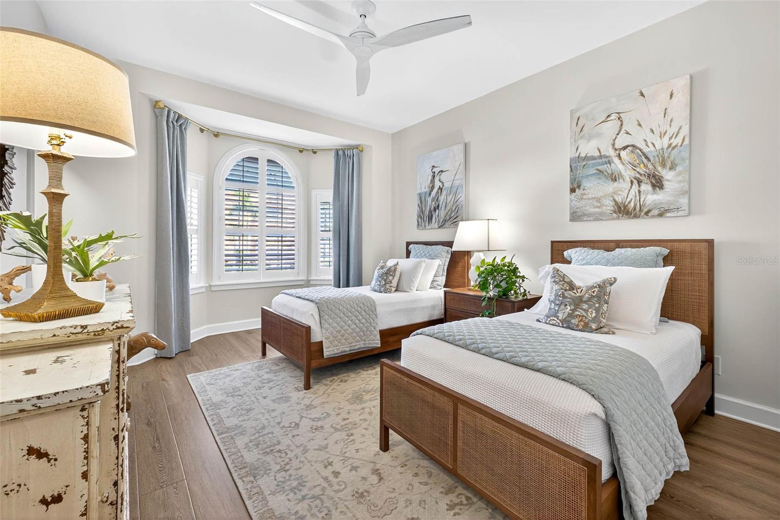 GRAND ISLE CONDO - Residential