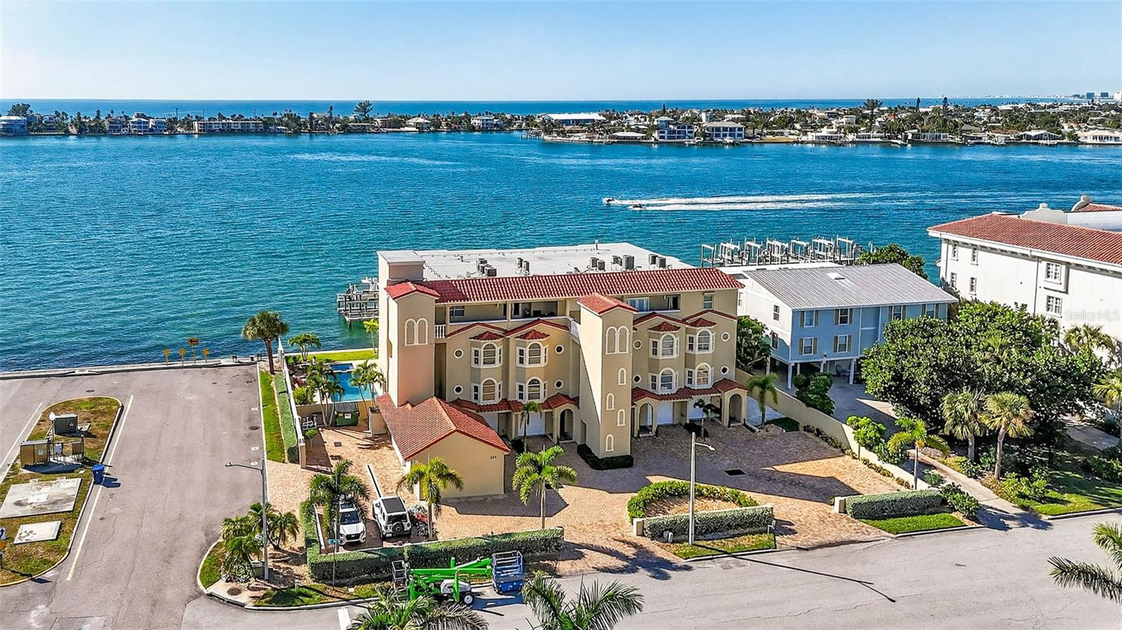 GRAND ISLE CONDO - Residential