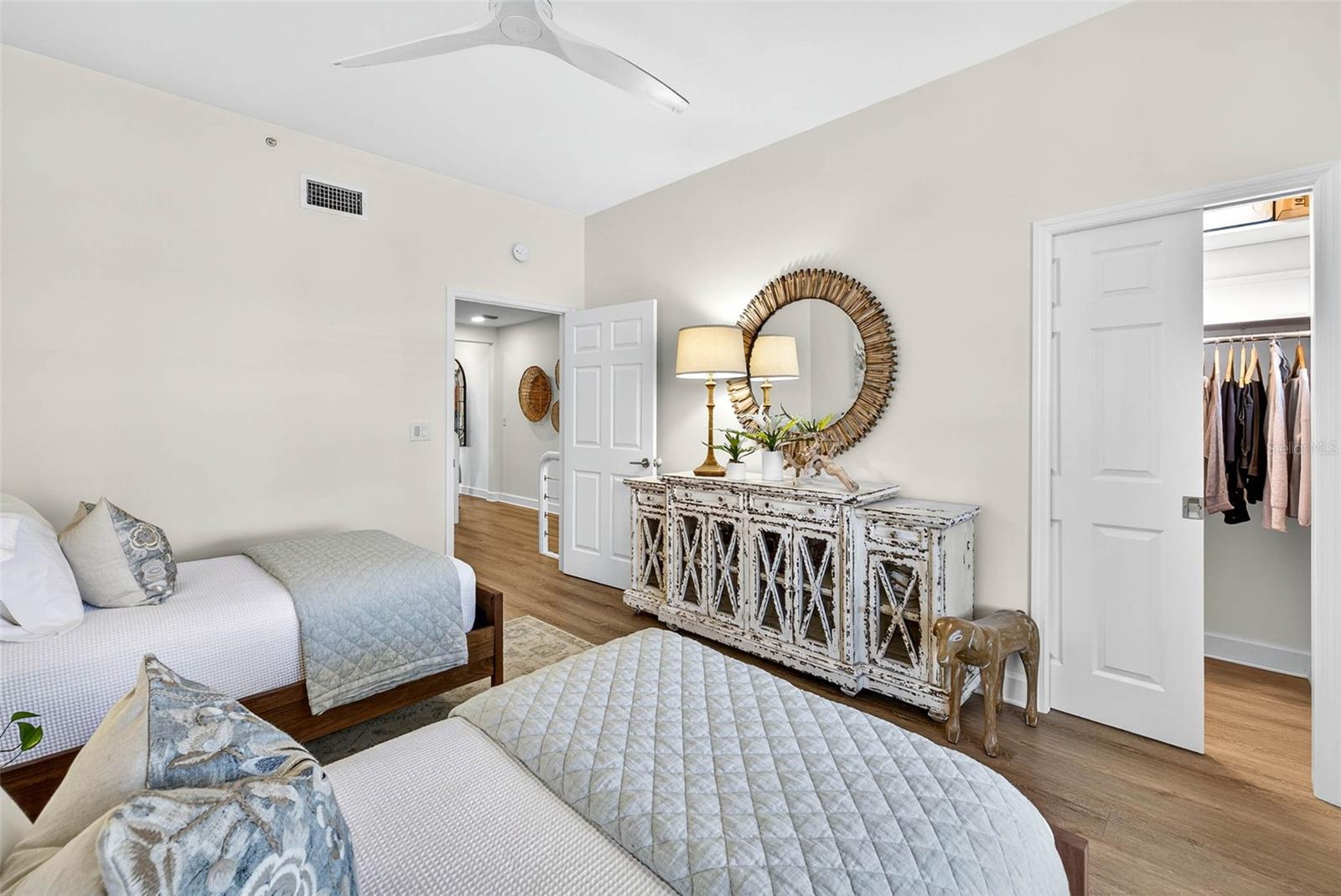 GRAND ISLE CONDO - Residential