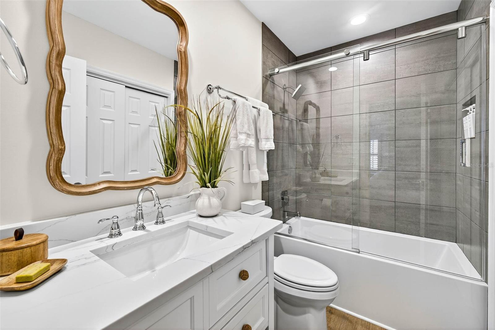 GRAND ISLE CONDO - Residential