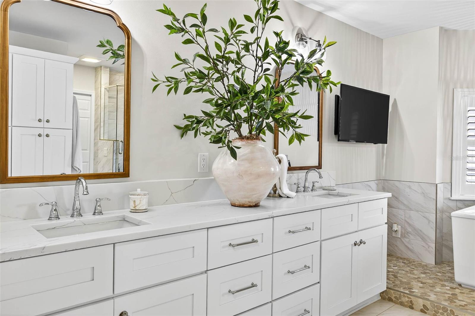 GRAND ISLE CONDO - Residential