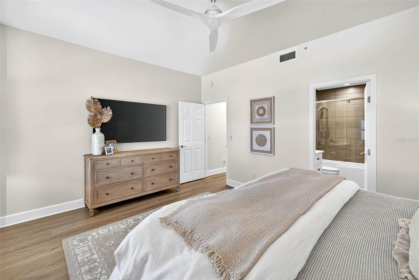 GRAND ISLE CONDO - Residential