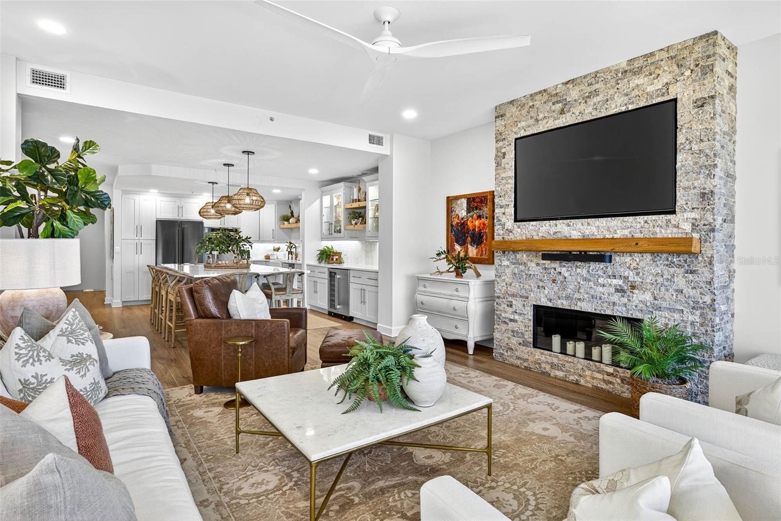 GRAND ISLE CONDO - Residential