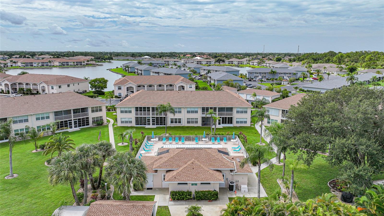 NORTH SHORE AT KINGSWAY CONDOM - Residential