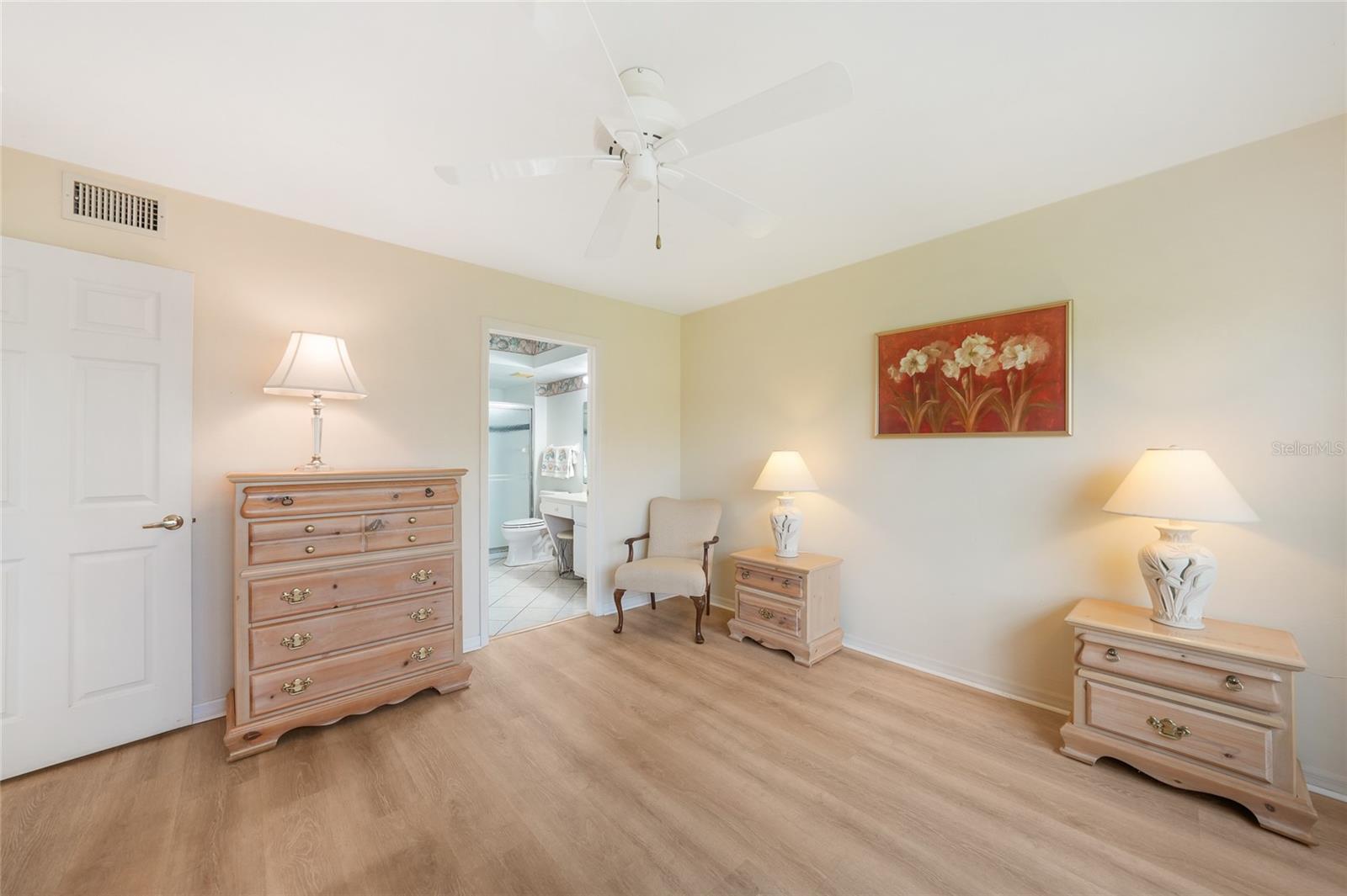 NORTH SHORE AT KINGSWAY CONDOM - Residential