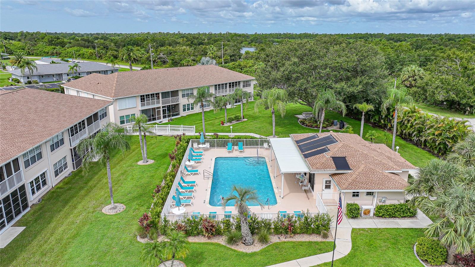 NORTH SHORE AT KINGSWAY CONDOM - Residential