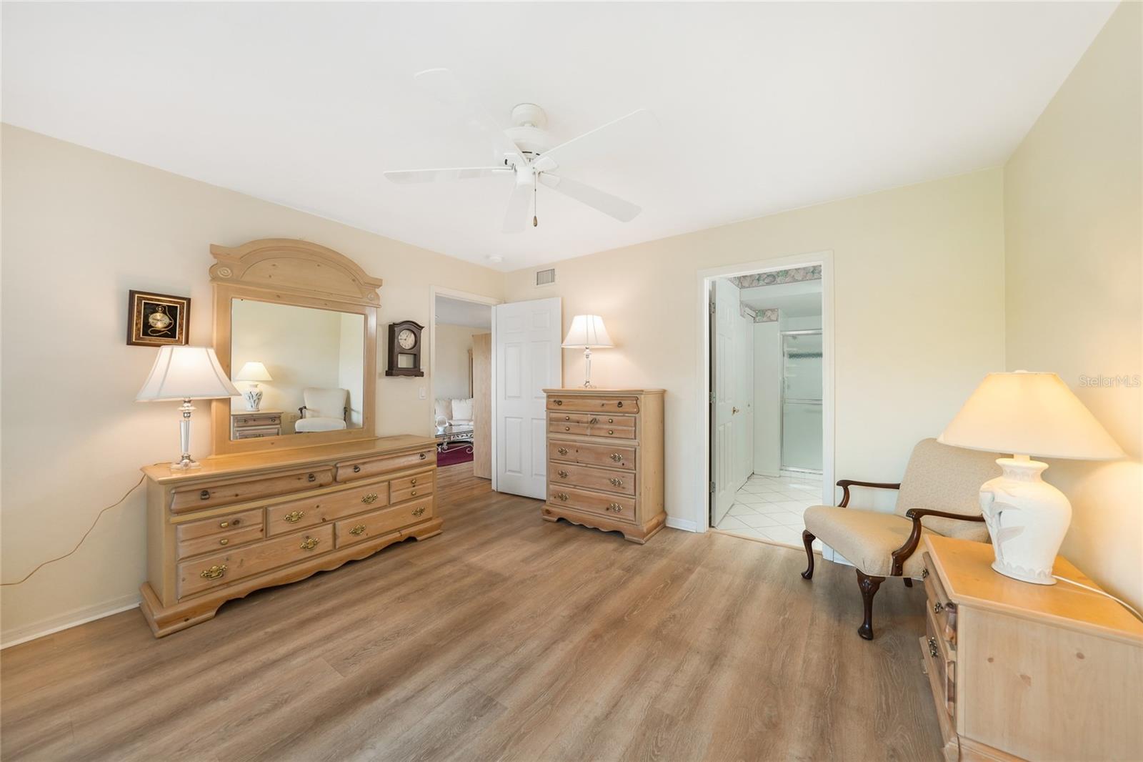 NORTH SHORE AT KINGSWAY CONDOM - Residential