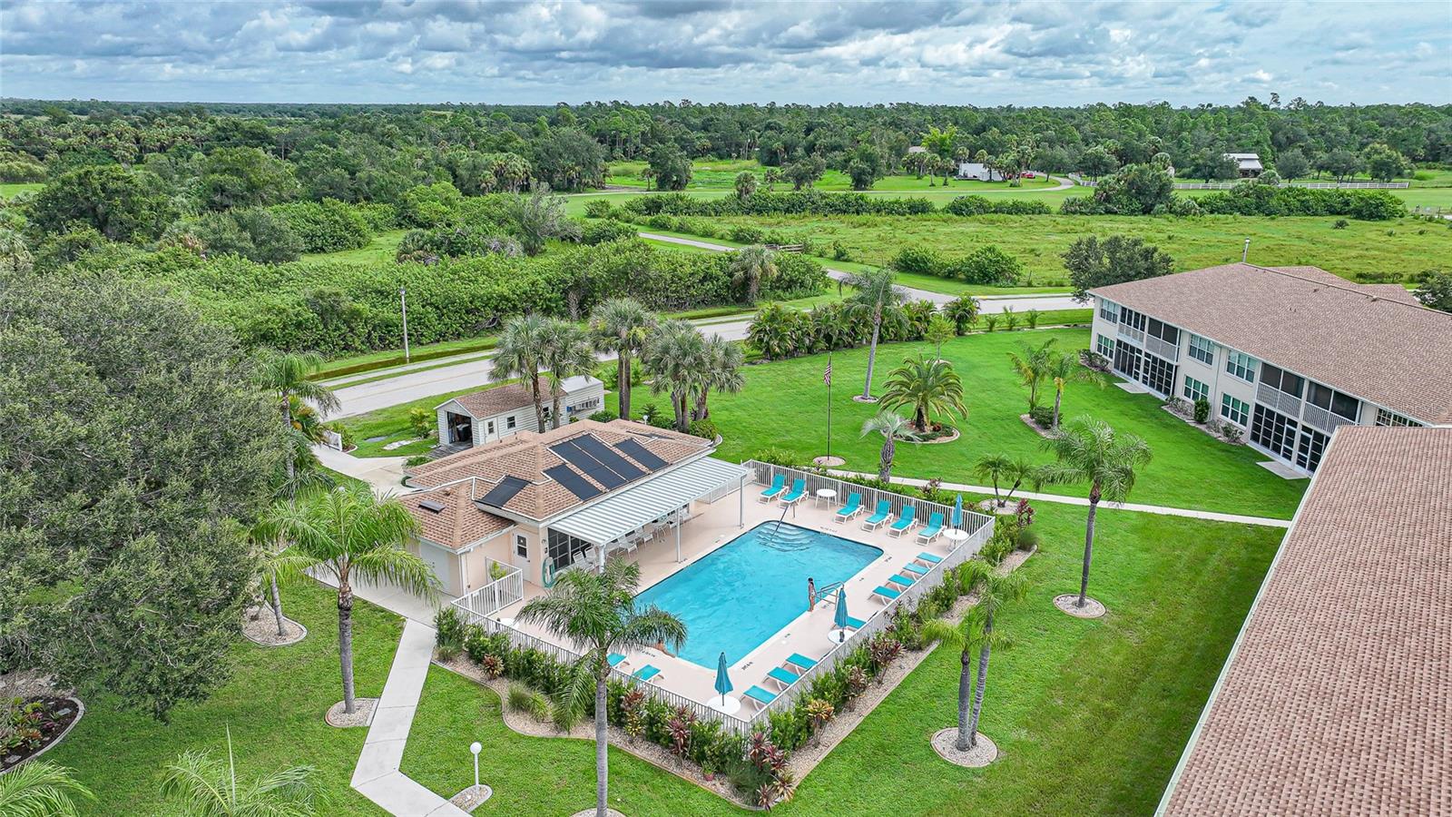 NORTH SHORE AT KINGSWAY CONDOM - Residential