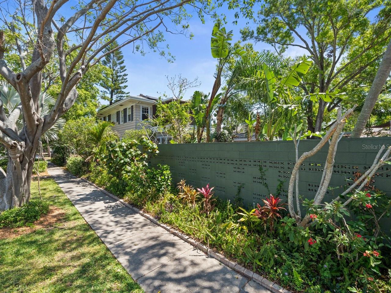 125 29TH STREET N