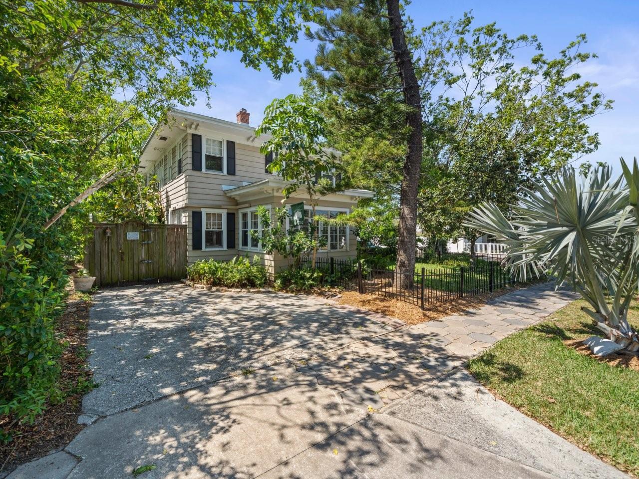 125 29TH STREET N