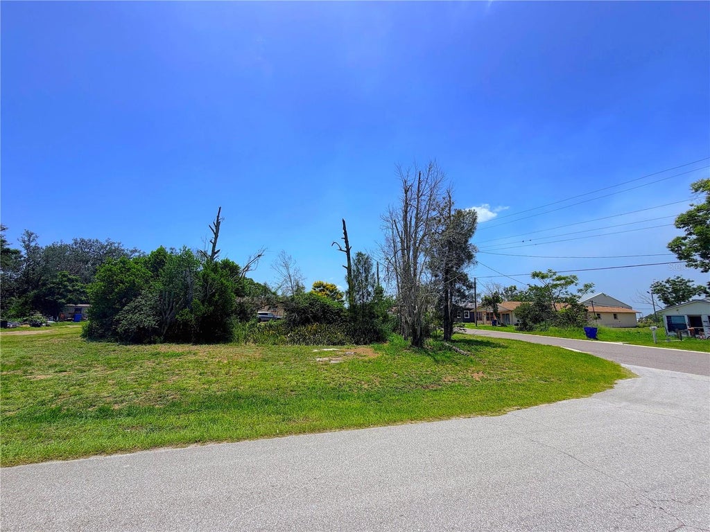 Photo of 925 Grand Avenue, Sebring, FL 33870 (MLS # O6424041)