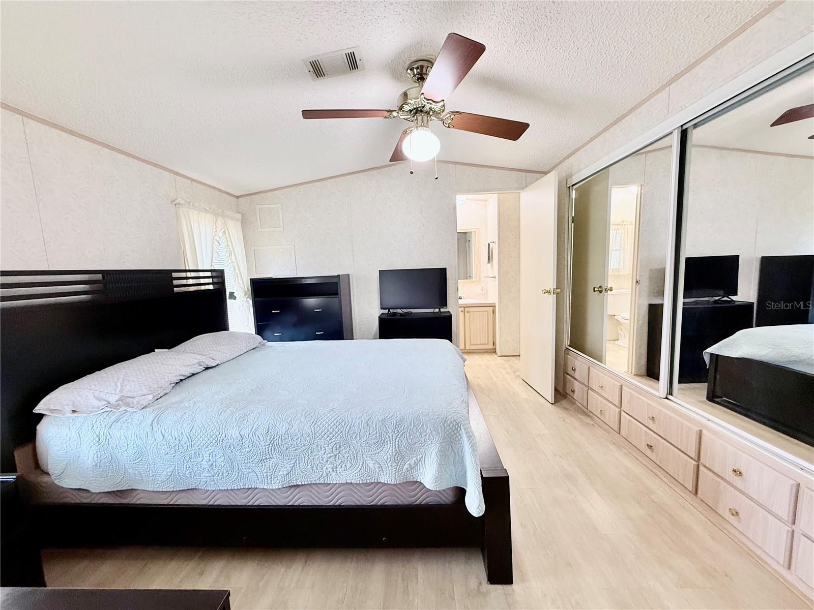 EL JOBEAN WARD 01 - Residential