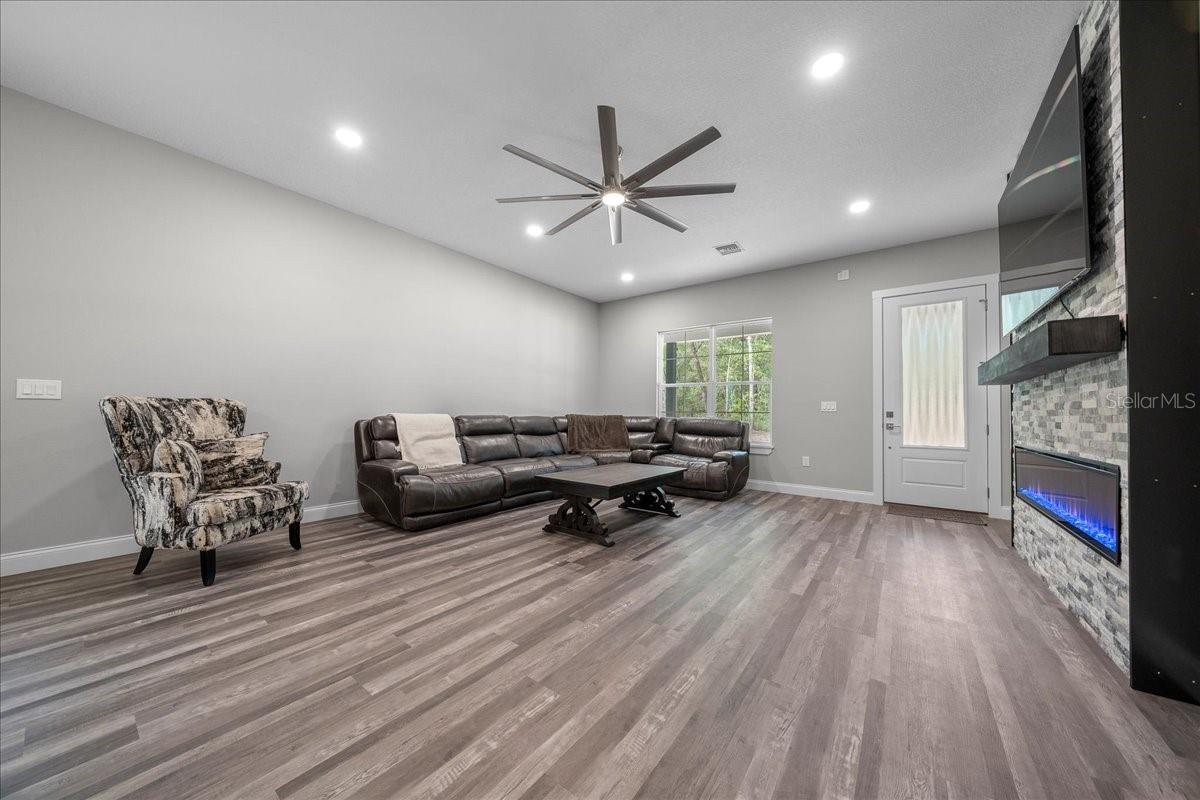 SILVER SPGS SHORES - Residential