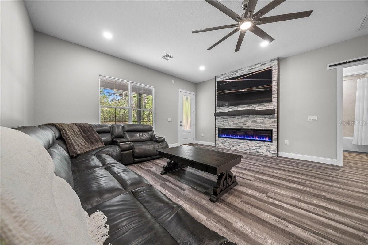 SILVER SPGS SHORES - Residential