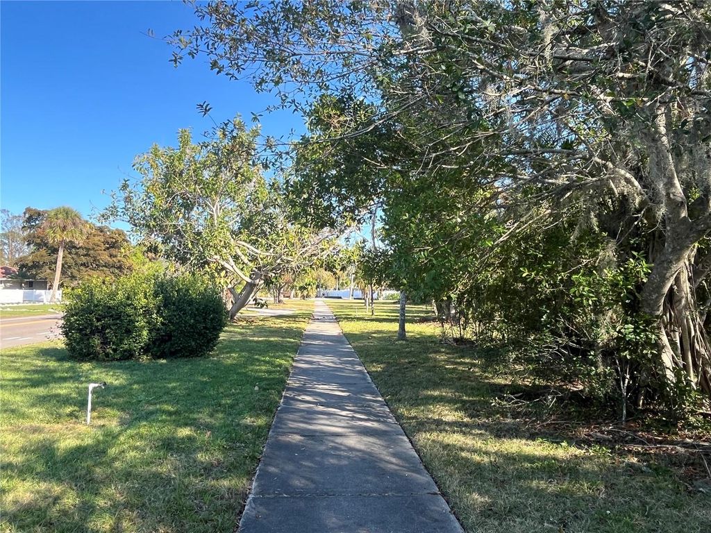 Photo of 2484 Ringling Boulevard, Sarasota, FL 34237 (MLS # A4639168)