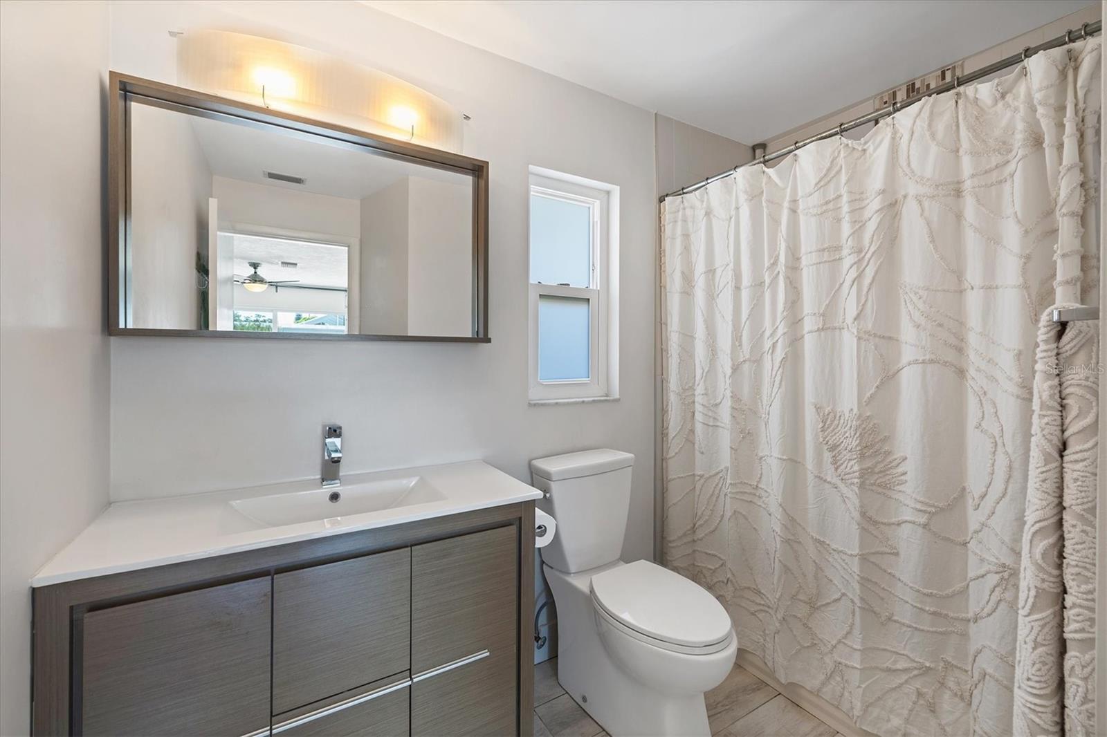 FRST LAKES COUNTRY CLUB ESTATES - Residential