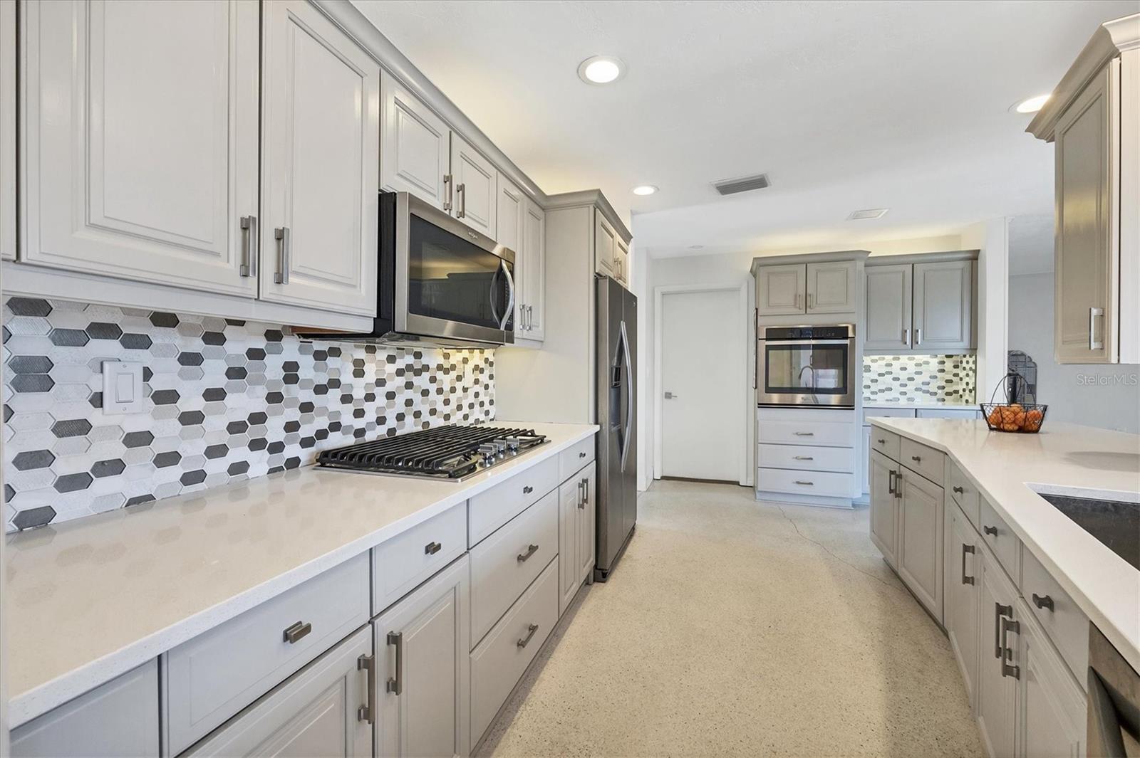 FRST LAKES COUNTRY CLUB ESTATES - Residential
