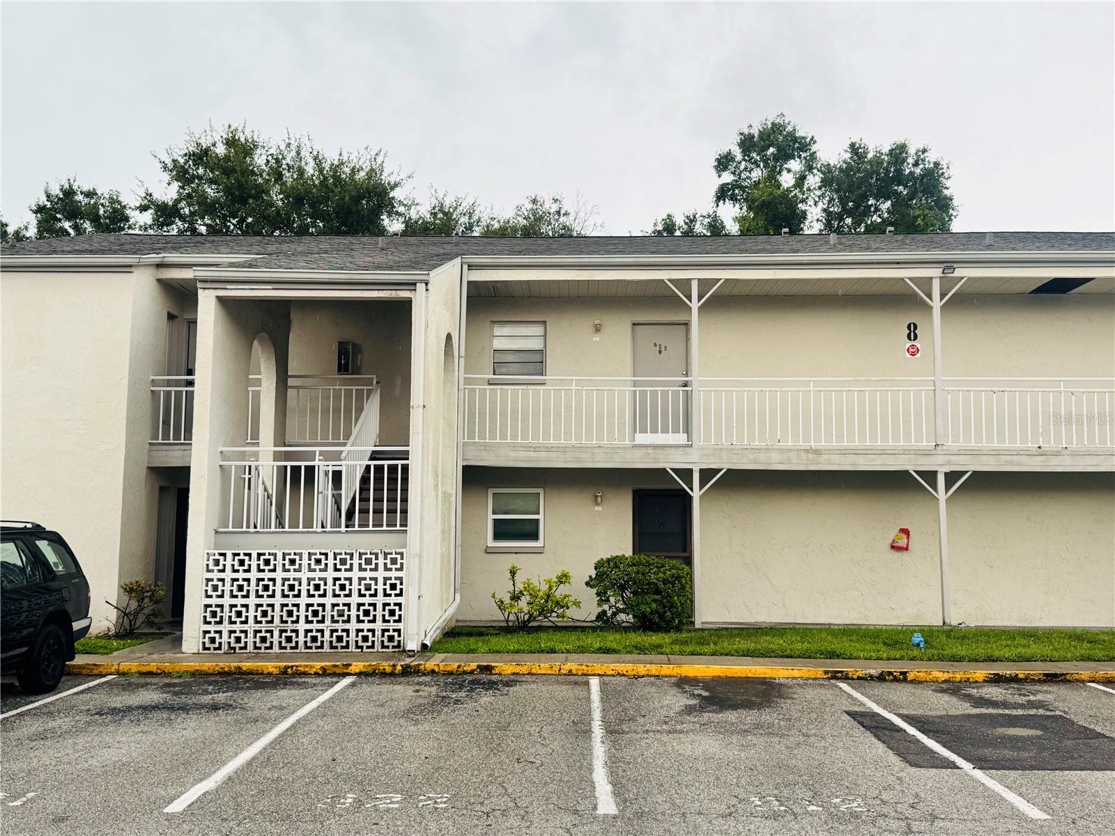 Beautiful apartment for rent in the Paradisiacal city of Clearwater, with the best beaches in Florida. A pleasant, quiet, and safe environment for the whole family to enjoy. It features a fully remodeled bedroom and bathroom, a fully equipped kitchen, a laundry room, a balcony with a pleasant, peaceful view, a small storage room, and a sofa bed for guests. Come see this property; you'll love it. With the option to rent it furnished for the same price!