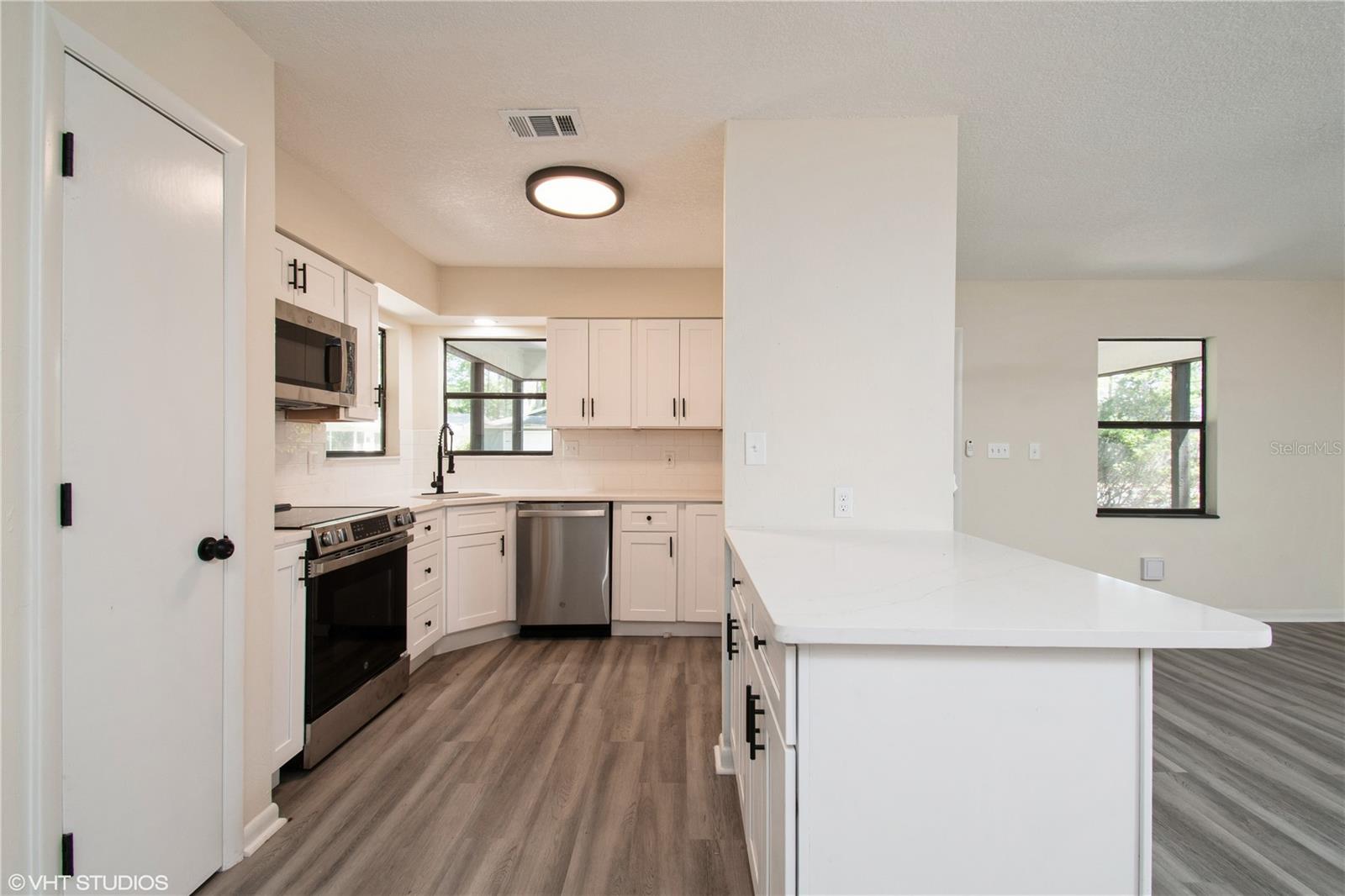 8706 NW 37TH CIRCLE