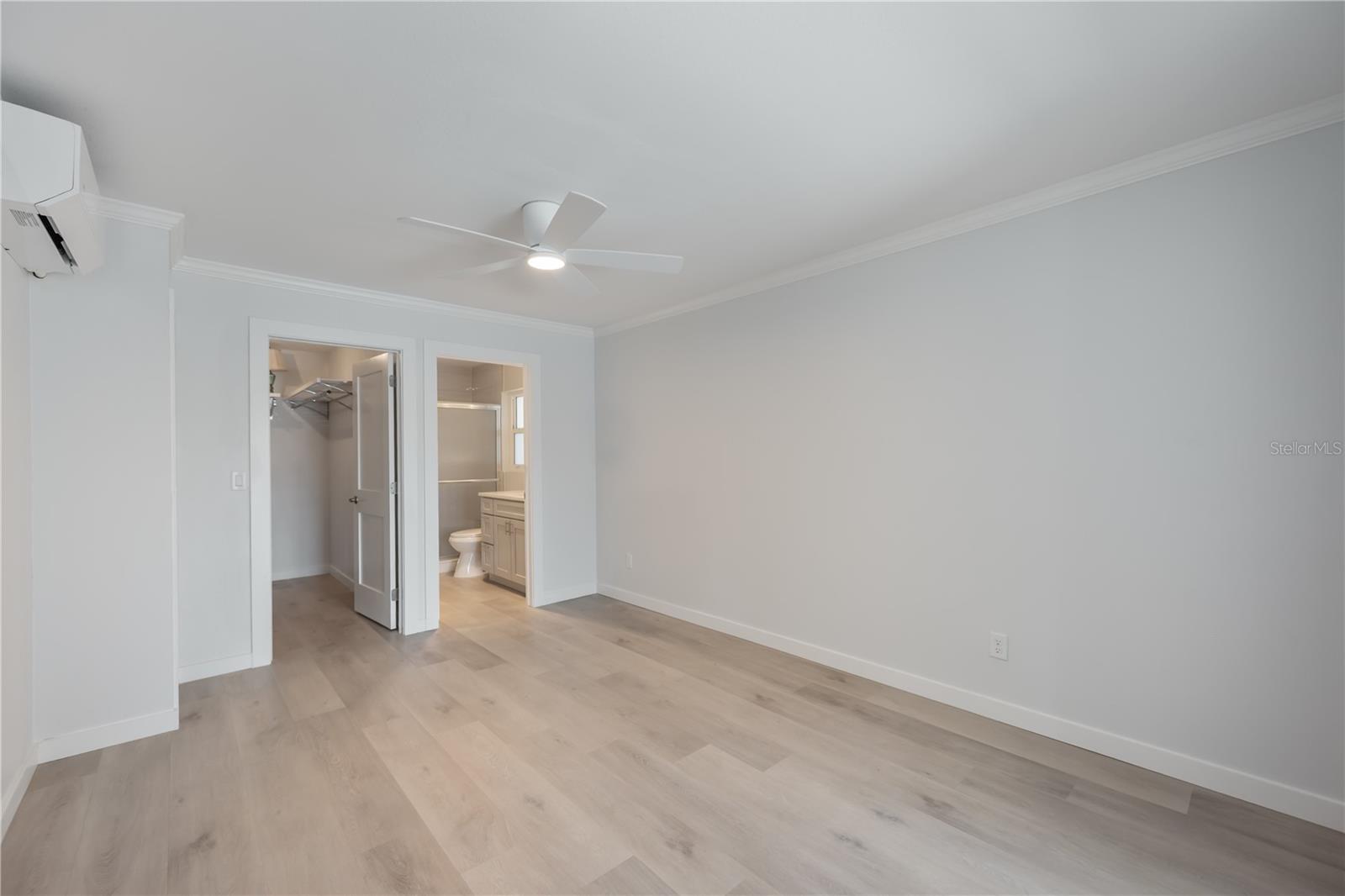 POINT WHITECAP APTS - Residential