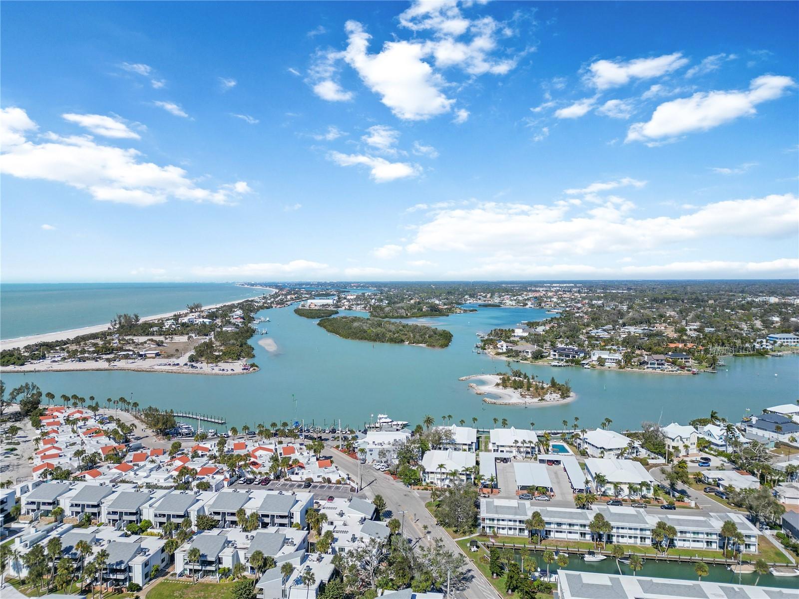 POINT WHITECAP APTS - Residential