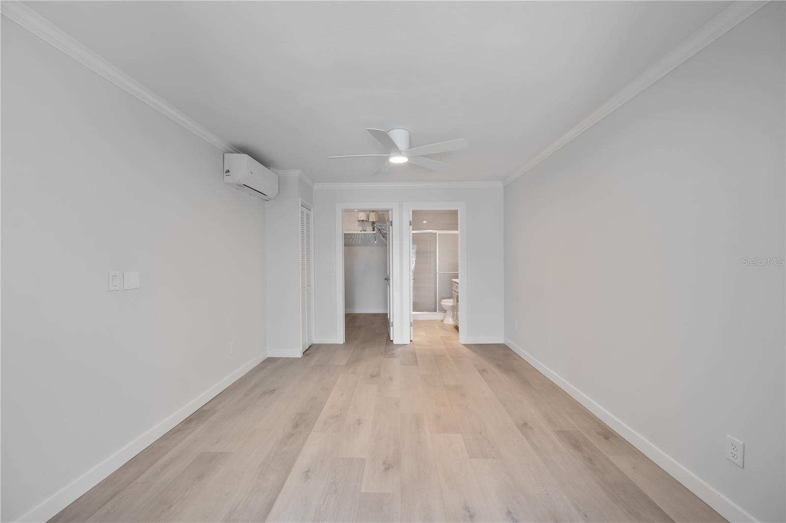 POINT WHITECAP APTS - Residential