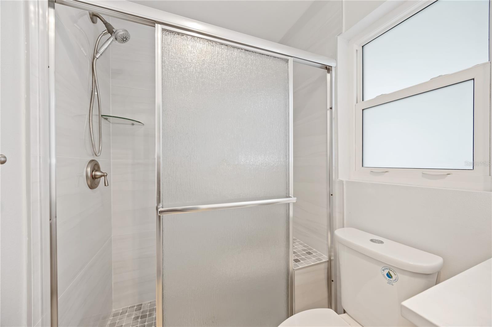 POINT WHITECAP APTS - Residential